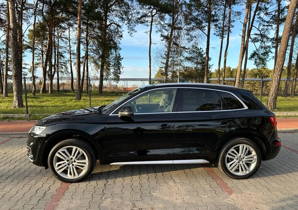 Audi Q5 cena 116000 przebieg: 117000, rok produkcji 2018 z Suchedniów małe 379